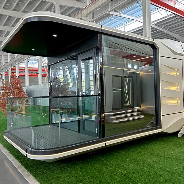 Luxury Hotel Space capsule house